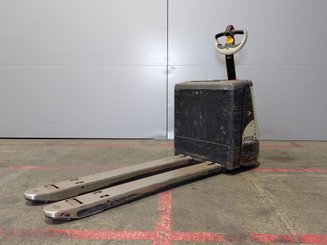 Pedestrian pallet truck Crown WP3020-2.0 - 1