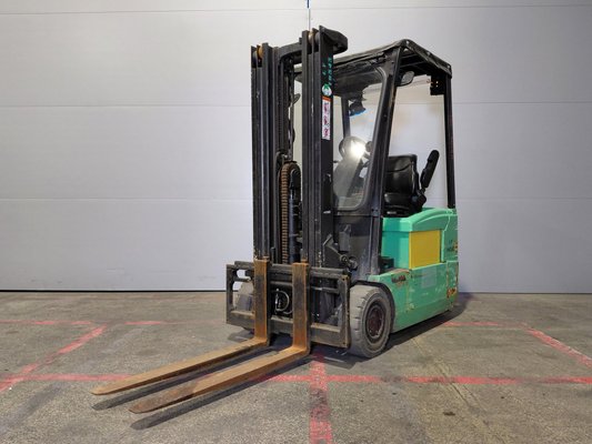 Three wheel front forklift Yale ERP16 ATF - 1