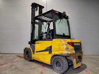 Four wheel front forklift Hyundai 45B9