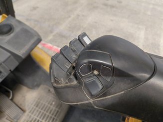 Four wheel front forklift Caterpillar GP30NTD - 9