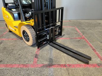 Four wheel front forklift Hangcha XE25i ( CPD25-XEY2HA-SI )