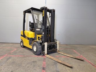 Four wheel front forklift Yale GDP25 - 1