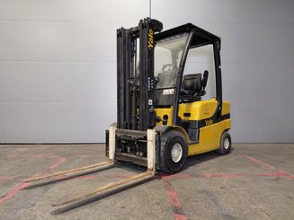 Four wheel front forklift Yale GDP25 - 1