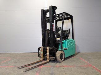 Three wheel front forklift Yale ERP15VTSWB - 1