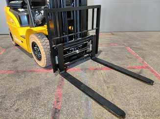 Four wheel front forklift Hangcha XE25Hi ( CPD25-XEY2H2-SI )