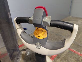 Pedestrian pallet stacker Crown WF3000 1.2 - 8