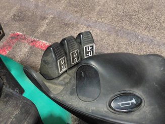 Four wheel front forklift Yale GLP35 - 8