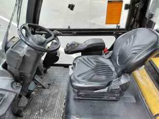 Four wheel front forklift Caterpillar GP45NTD - 6