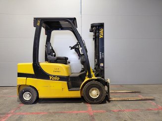 Four wheel front forklift Yale GDP25 - 5