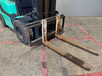 Four wheel front forklift Yale GLP35 - 6