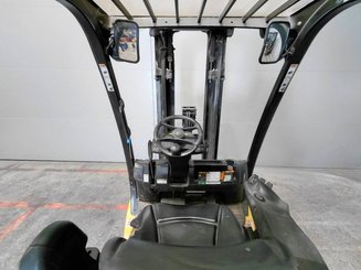 Four wheel front forklift Yale GLP35 - 7