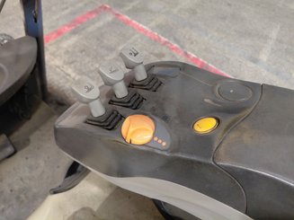 Four wheel front forklift Crown SCF6040-18 - 8