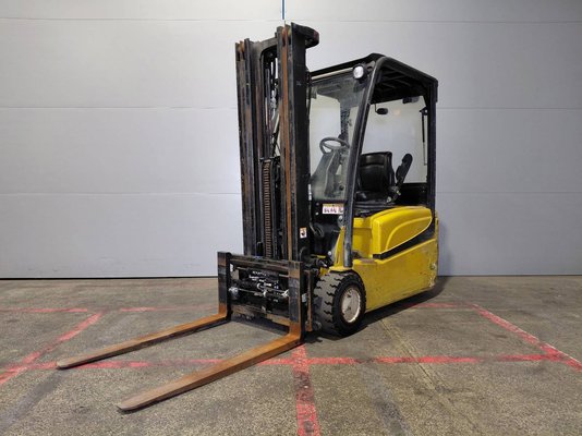 Four wheel front forklift Yale ERP20 - 1