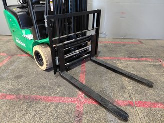 Three wheel front forklift Hangcha XC3-20i (CPDS20-XCY2G-SI)