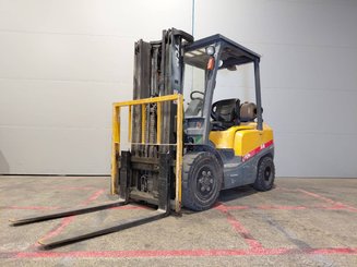 Four wheel front forklift TCM FHG30 - 1