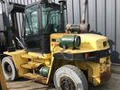 Four wheel front forklift Yale GLP90 - 1