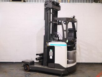 Multi-directional retractable mast reach truck UniCarriers 250DTFVRE635UFW - 1