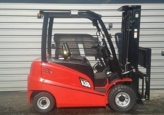 Four wheel counterbalanced forklift - A4W30