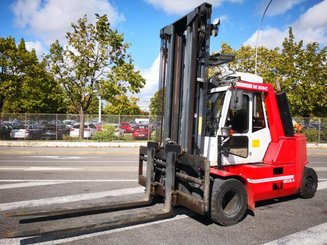 Four wheel front forklift Mora M100C