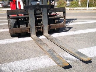 Four wheel front forklift Mora M100C - 8