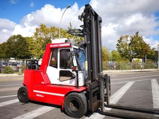 Four wheel front forklift Mora M100C - 3