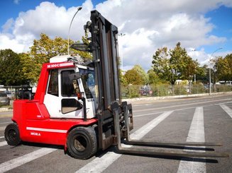 Four wheel front forklift Mora M100C