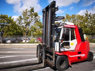 Four wheel front forklift Mora M100C - 1