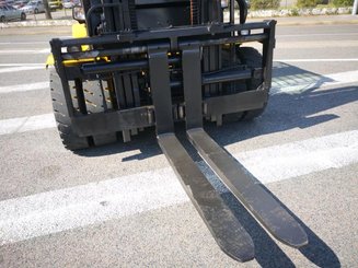Four wheel front forklift Yale GDP60VX