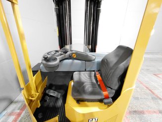Multi-directional retractable mast reach truck Caterpillar NRM20K - 12