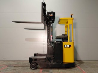 Multi-directional retractable mast reach truck Caterpillar NRM20K