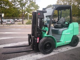 Four wheel front forklift Mitsubishi FD40N - 1