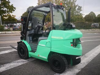 Four wheel front forklift Mitsubishi FD40N - 3
