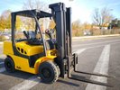 Four wheel front forklift Yale GDP40 - 1