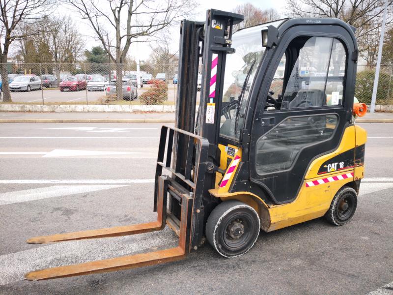 Four wheel counterbalanced forklift Caterpillar GP18N - 1
