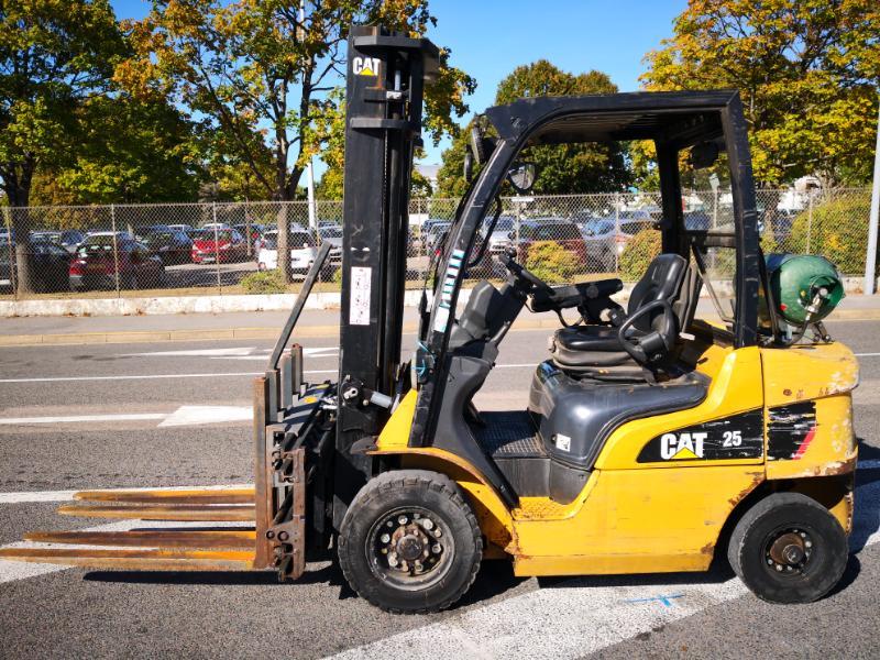 Four wheel counterbalanced forklift Caterpillar GP25N2 - 1