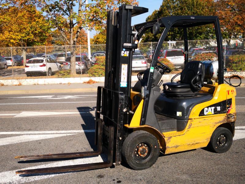 Four wheel counterbalanced forklift Caterpillar GP18N2 - 1