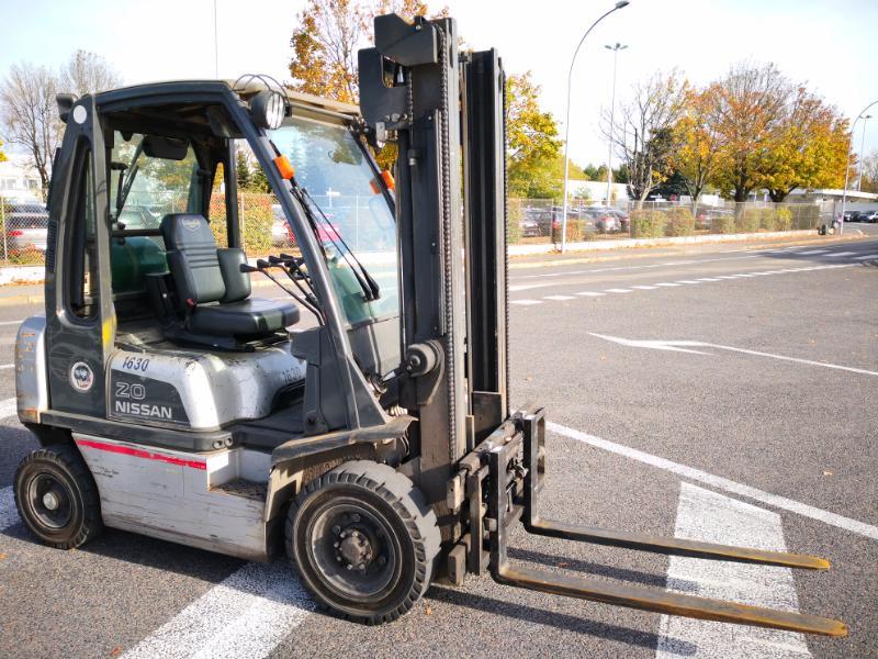Four wheel counterbalanced forklift Nissan U1DA20LQ - 1