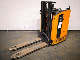 Stand-on pallet stacker STILL SD20 - 6