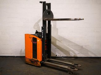 Stand-on pallet stacker STILL SD20 - 9