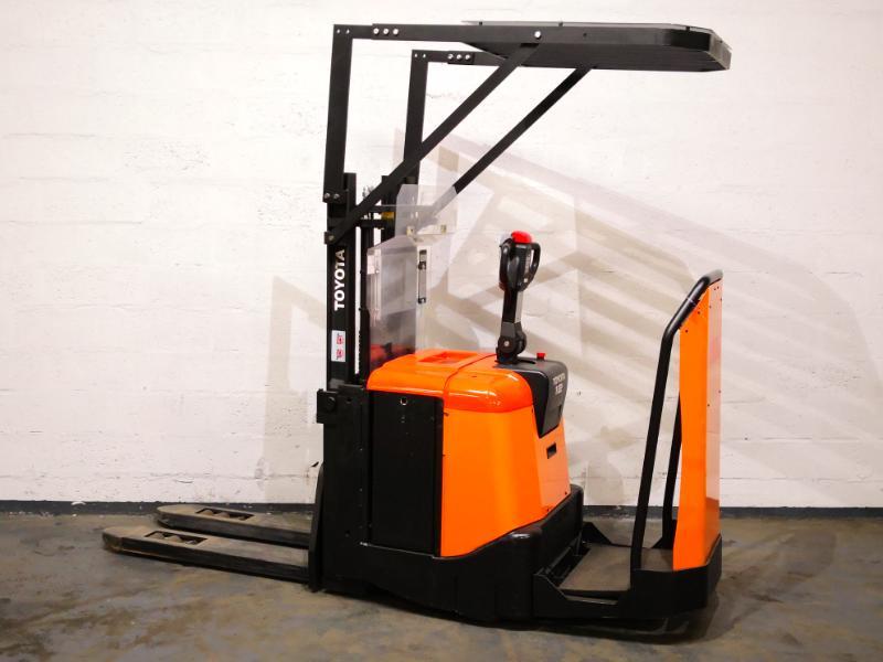 Pallet stacker with rider platform Toyota 7SLL12.5F - 1