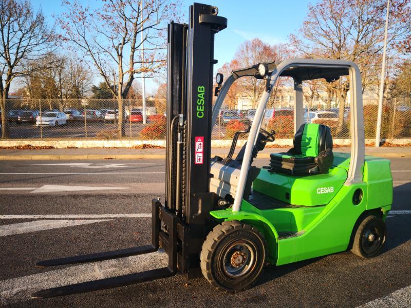 Four wheel counterbalanced forklift CESAB M325D - 1