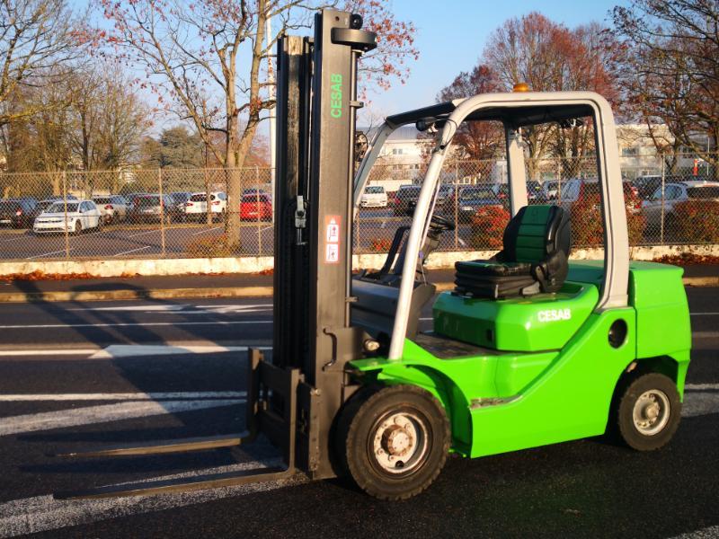 Four wheel counterbalanced forklift CESAB M325D - 1