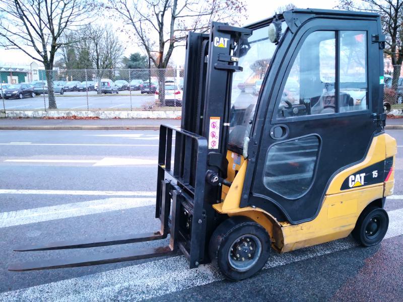 Four wheel counterbalanced forklift Caterpillar GP15N2 - 1