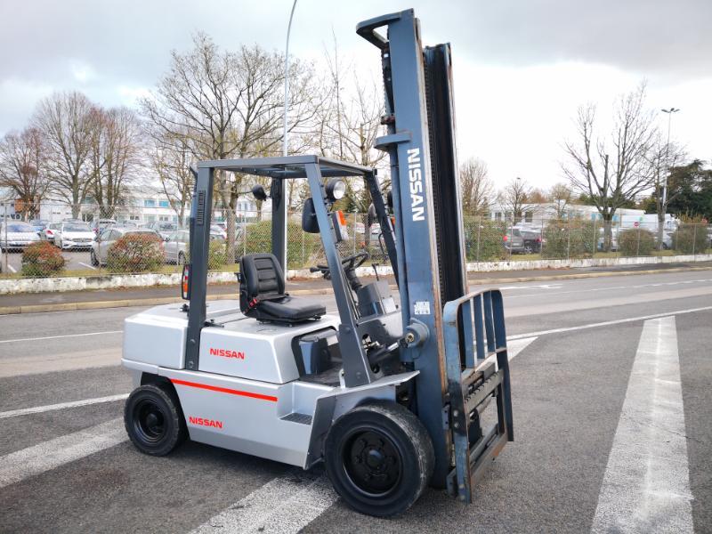 Four wheel counterbalanced forklift Nissan FGJ02A30U - 1