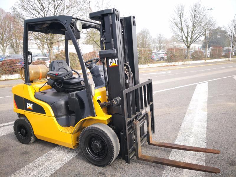 Four wheel counterbalanced forklift Caterpillar GP25N - 1