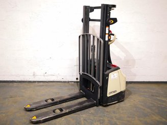 Pedestrian pallet stacker Crown WF3000-1.0FT - 5