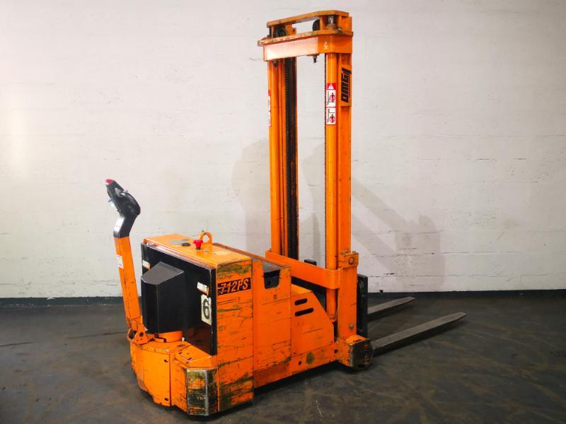 Counterbalanced stacker OMG 712FS - 1