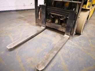 Four wheel front forklift Caterpillar EC25N