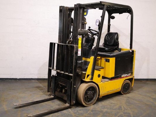 Four wheel front forklift Caterpillar EC25N - 1