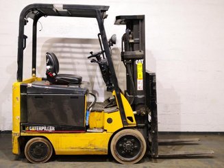 Four wheel front forklift Caterpillar EC25N - 1